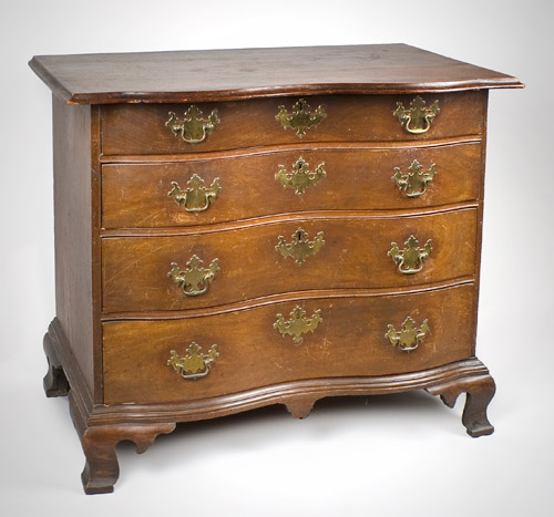 Serpentine Chest of Drawers
Transitional
Massachusetts, Circa 1780, angle view